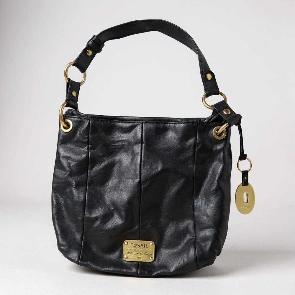 🖤 Fossil Black Leather Shoulder Bag – Vintage Style with Brass Hardware